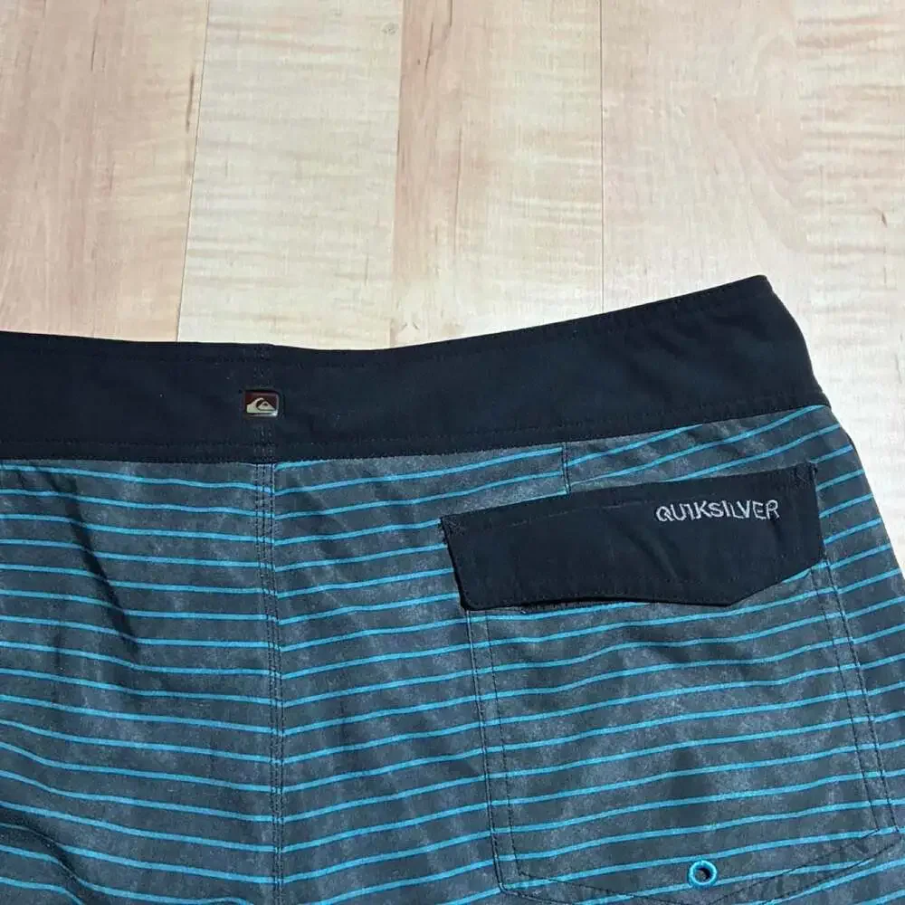 Quiksilver Striped Board Shorts Teal Black Surf Trunks Size 36